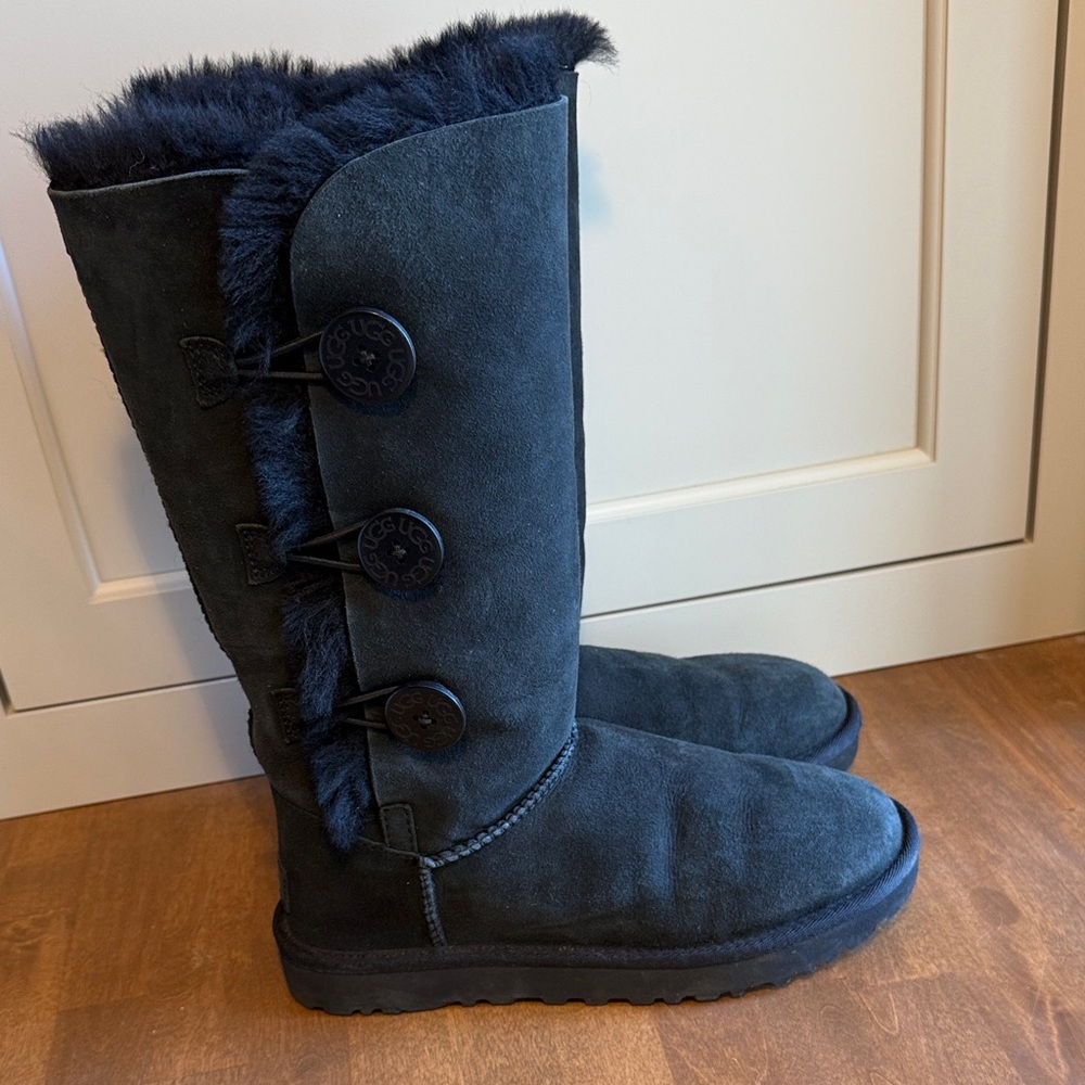 UGG Women's Bailey Button Triplet II Tall Black Suede Boots 1016227 Like new